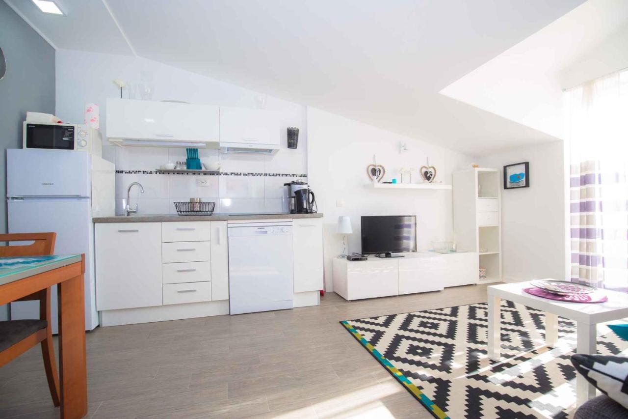Apartments In Rogoznica 36019 Екстериор снимка
