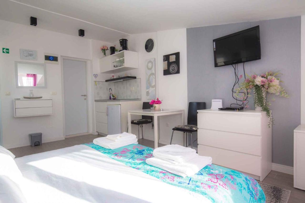 Apartments In Rogoznica 36019 Екстериор снимка