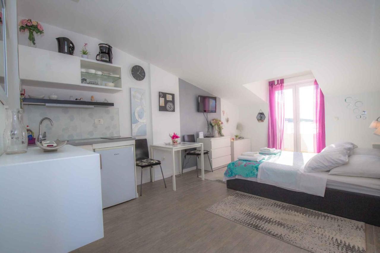 Apartments In Rogoznica 36019 Екстериор снимка
