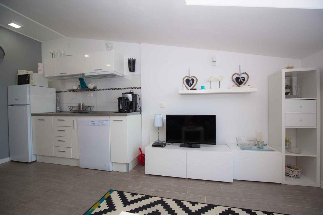 Apartments In Rogoznica 36019 Екстериор снимка