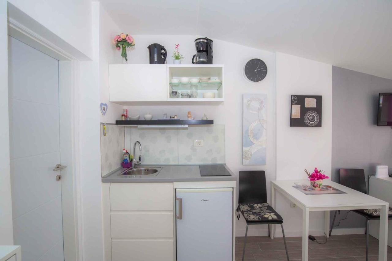 Apartments In Rogoznica 36019 Екстериор снимка