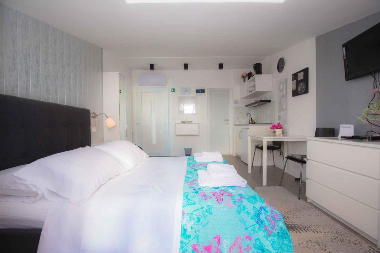 Apartments In Rogoznica 36019 Екстериор снимка
