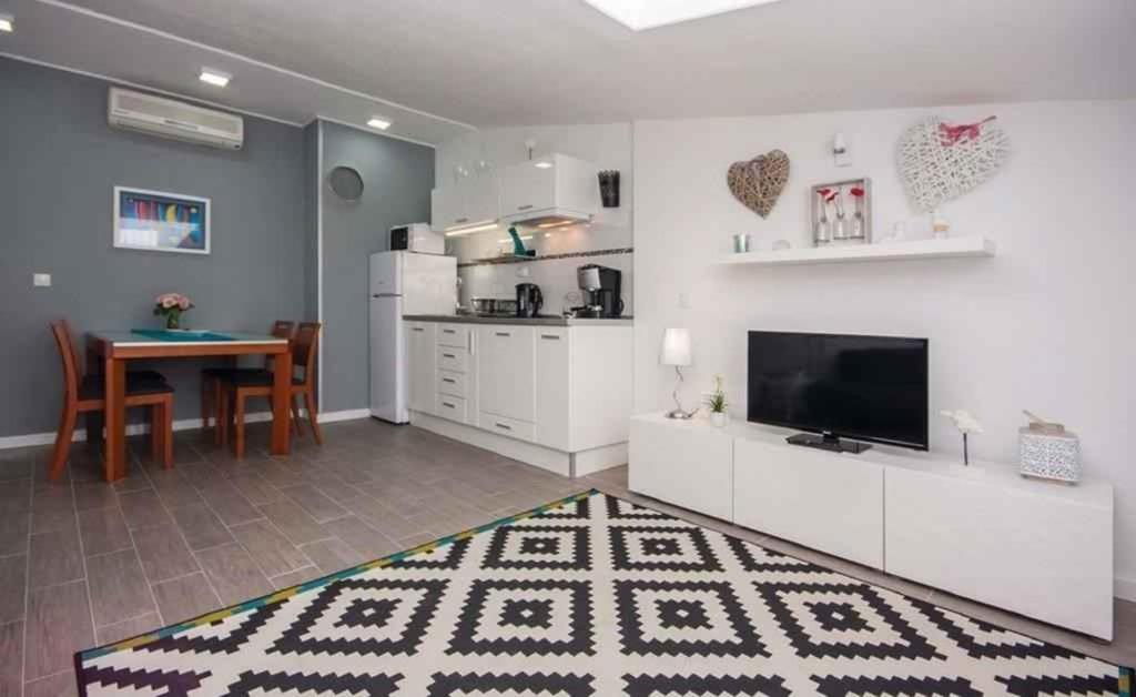 Apartments In Rogoznica 36019 Екстериор снимка