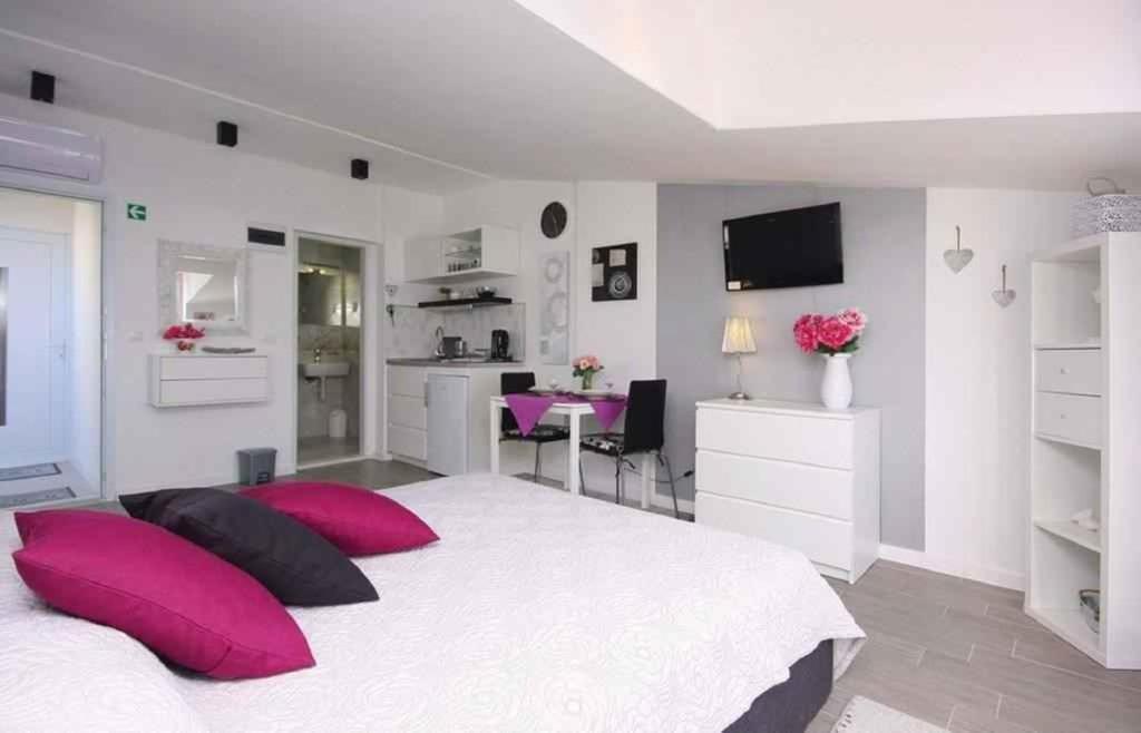 Apartments In Rogoznica 36019 Екстериор снимка
