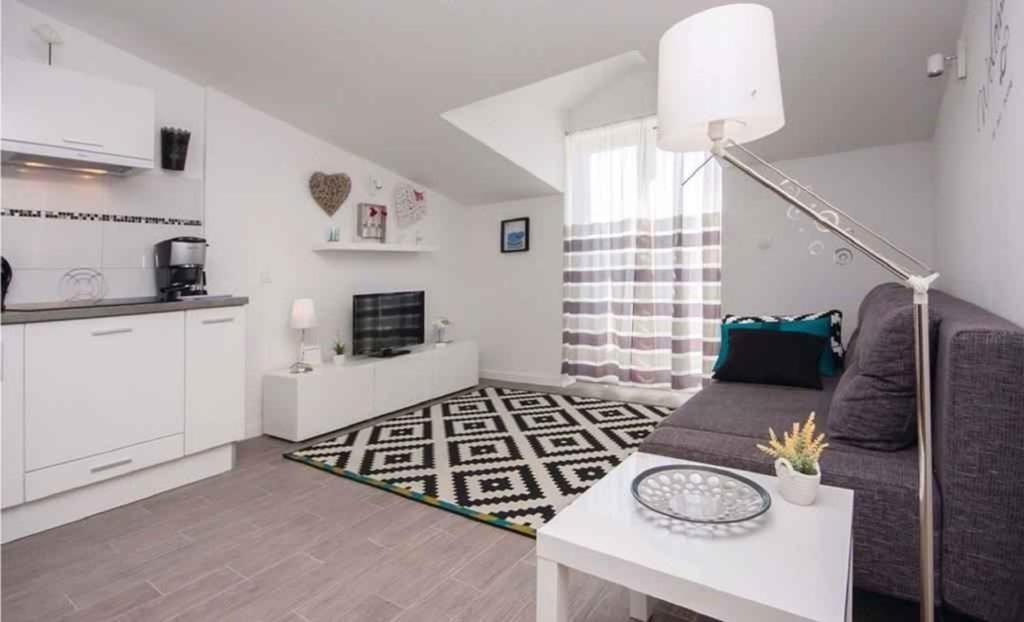Apartments In Rogoznica 36019 Екстериор снимка