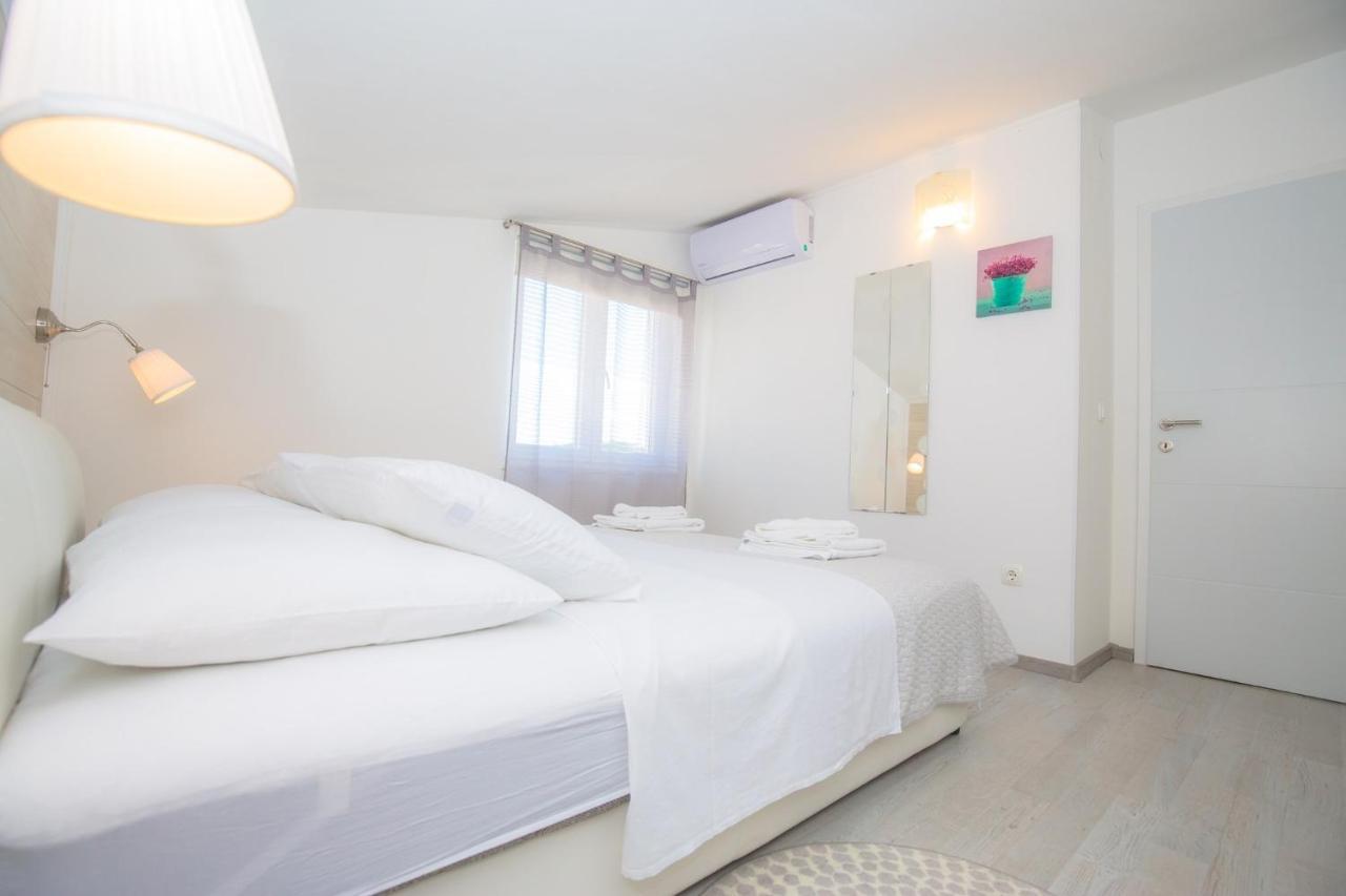 Apartments In Rogoznica 36019 Екстериор снимка